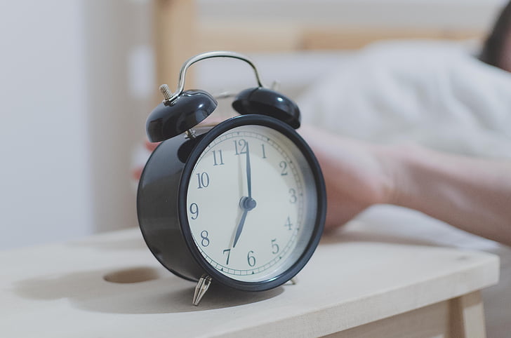 医生建议成年人每天睡够7小时